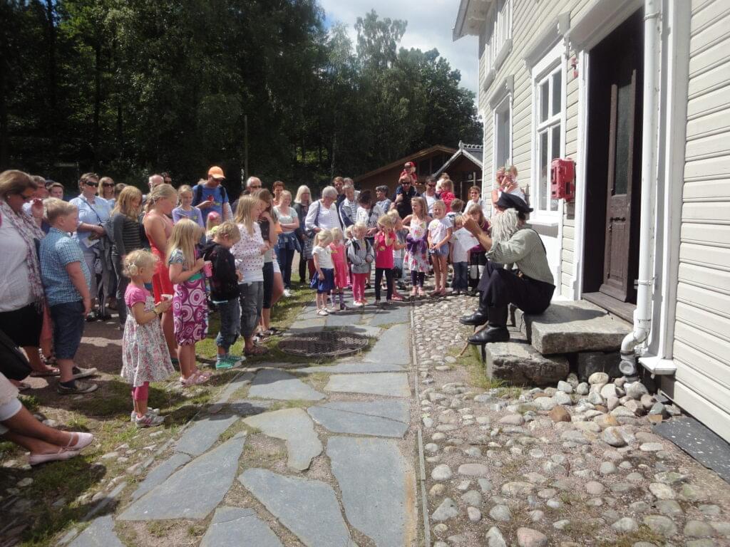 Omvisning med skuespiller, Kristiansand museum sommeren 2012. Foto: Gunhild Aaby