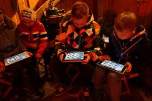 Elever fra Furulunden skole får selv prøve seg på musikkfiler