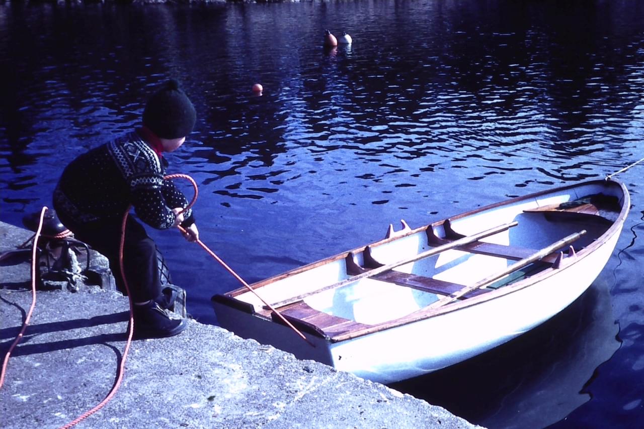 "Jollen" fra Sørlandet: 12-fots Ancas plastjolle fra 1958 - Vest-Agder-museet