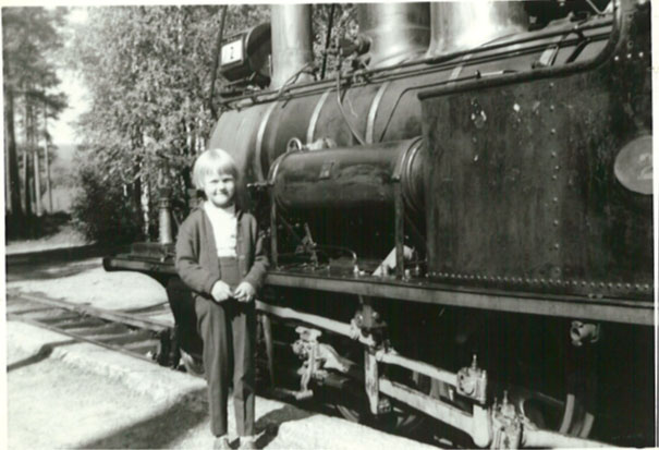 Sølvi T Wikstøl på siste ordinære tur med Setesdalsbanen i 1932. Foto privat.