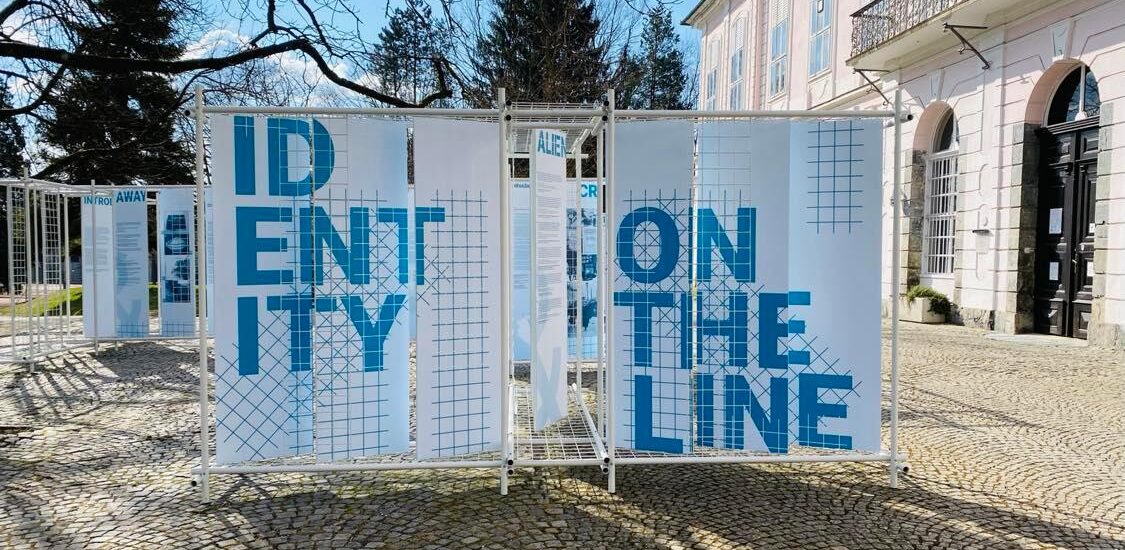 Bilde til Utstillingen «Identity on the Line» i Kristiansand