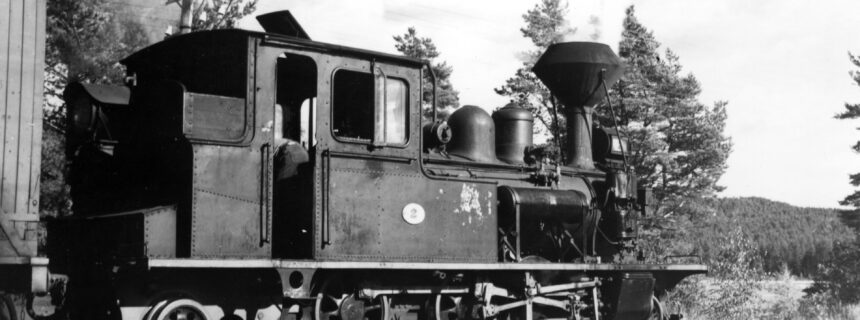 Lokomotiv nr. 2 på Setesdalsbanen. Bilde fra driftstiden. Fotograf ukjent. Bildet er del av samlingen til Setesdalsbanen.
