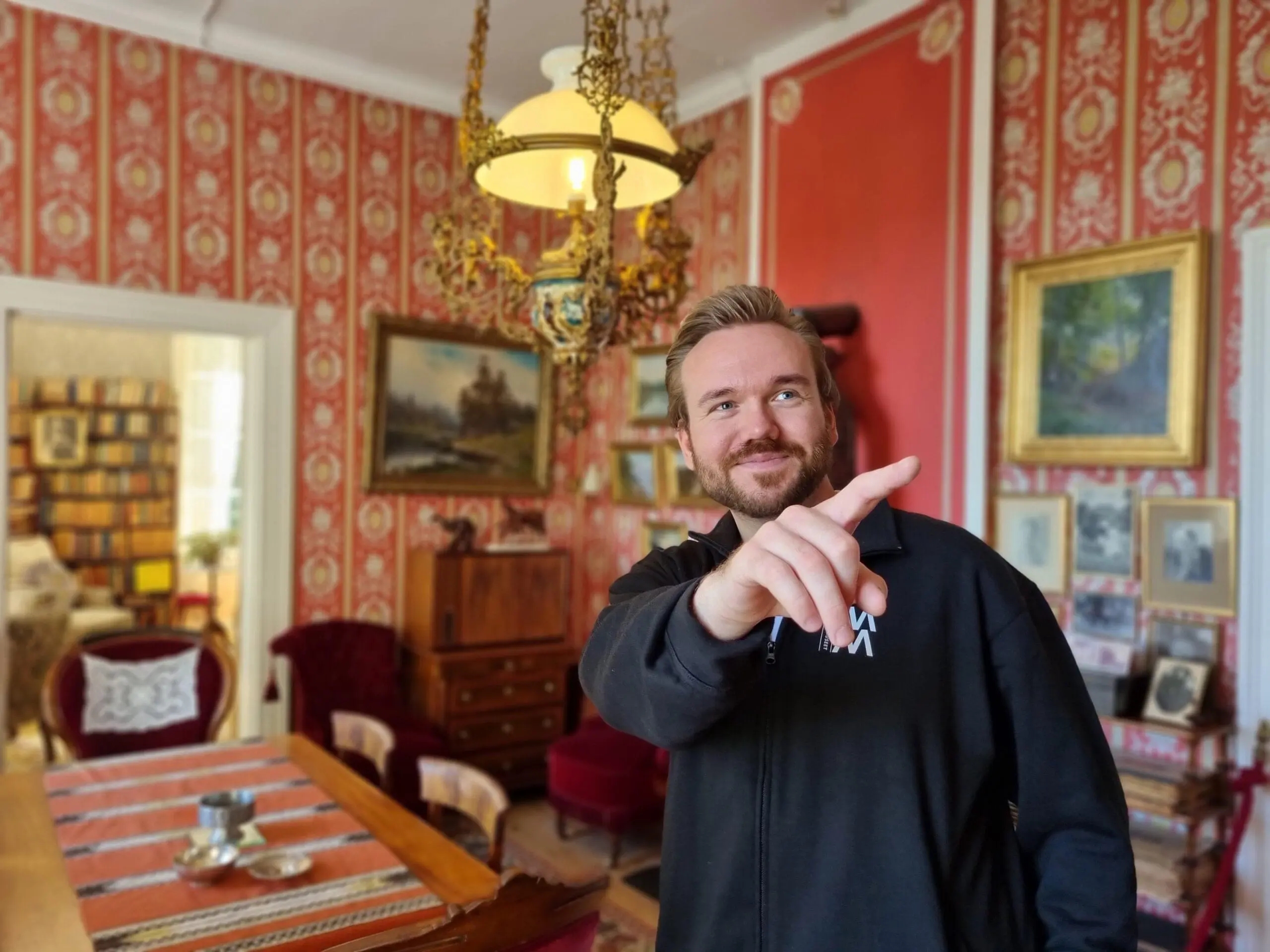 Forteller på Gimle Gård.