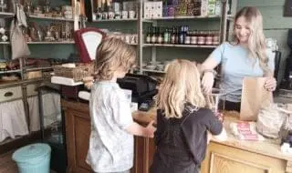 Flekkefjord museum Krambua kafe og butikk.