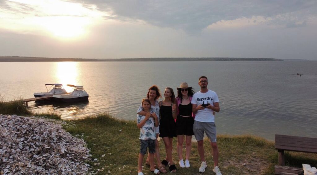 Stemningsbilde av familie i fredelige Ukraina