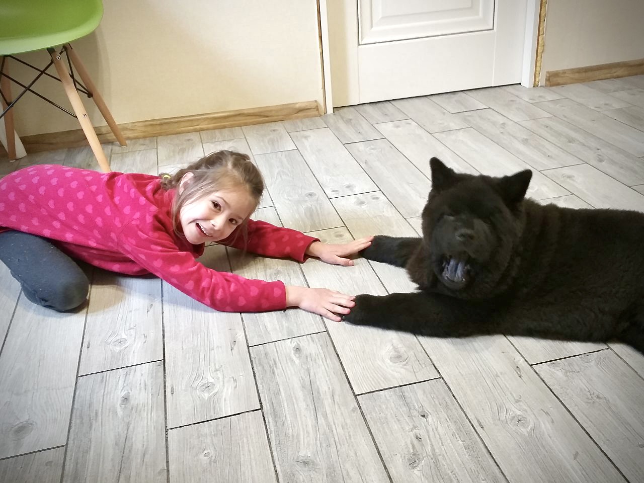 Veronica med hunden i Ukraina