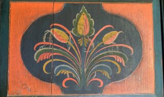 Rosemalt detalj fra dør - Sveindal museum - prosjektmidler