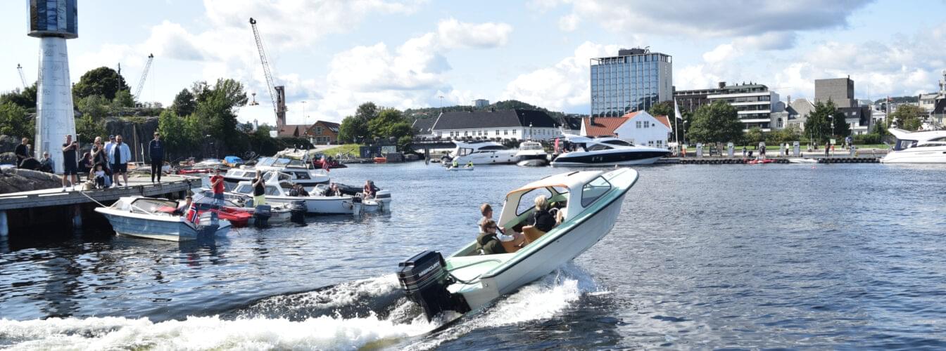 Fjordling 17 fot 1965 modell under Plastikk 2023 plastbåtregatta.