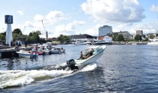 Fjordling 17 fot 1965 modell under Plastikk 2023 plastbåtregatta.