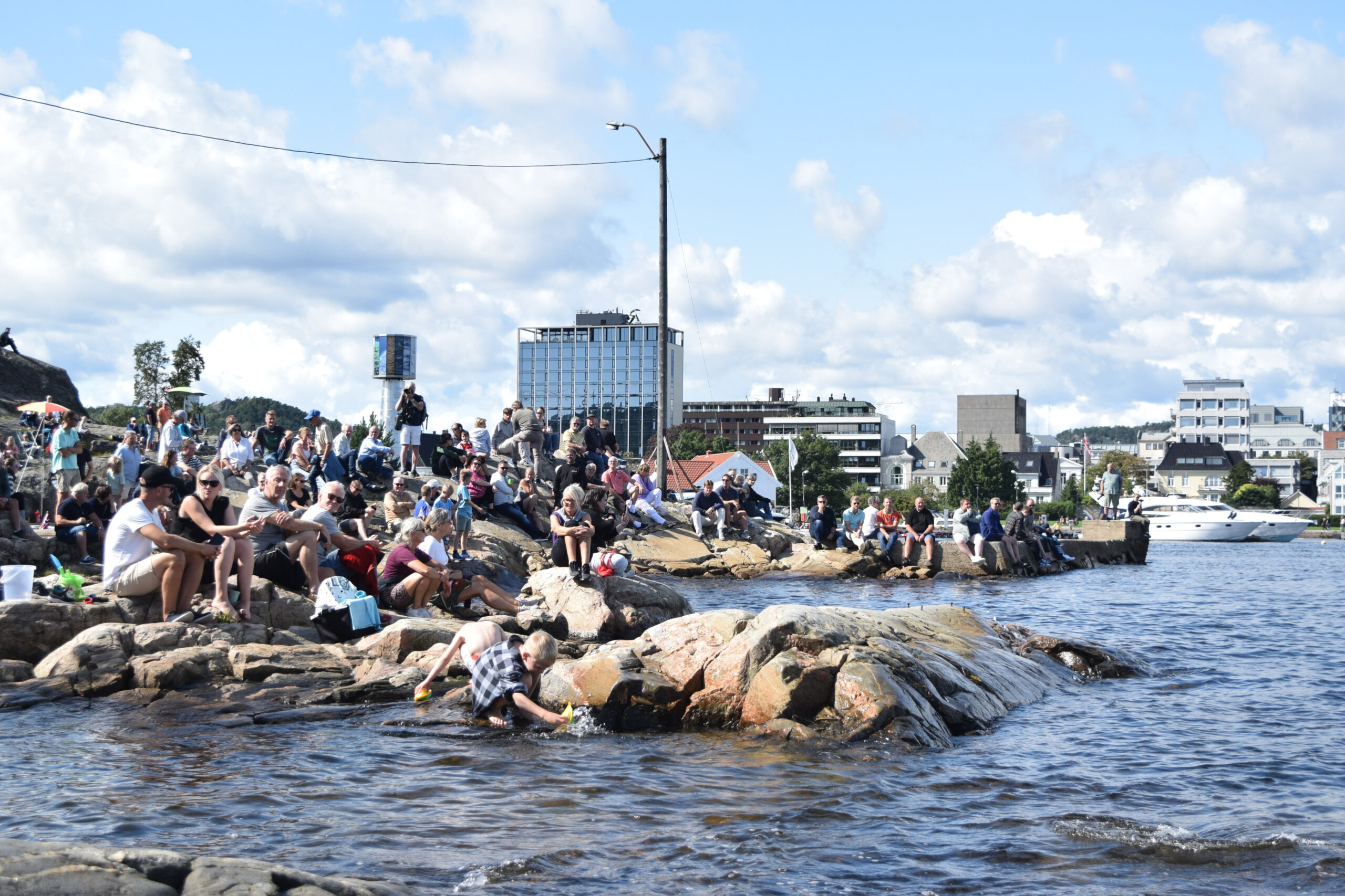 Publikum Plastikk 2023 Plastbåtregatta Odderøya Kristiansand.