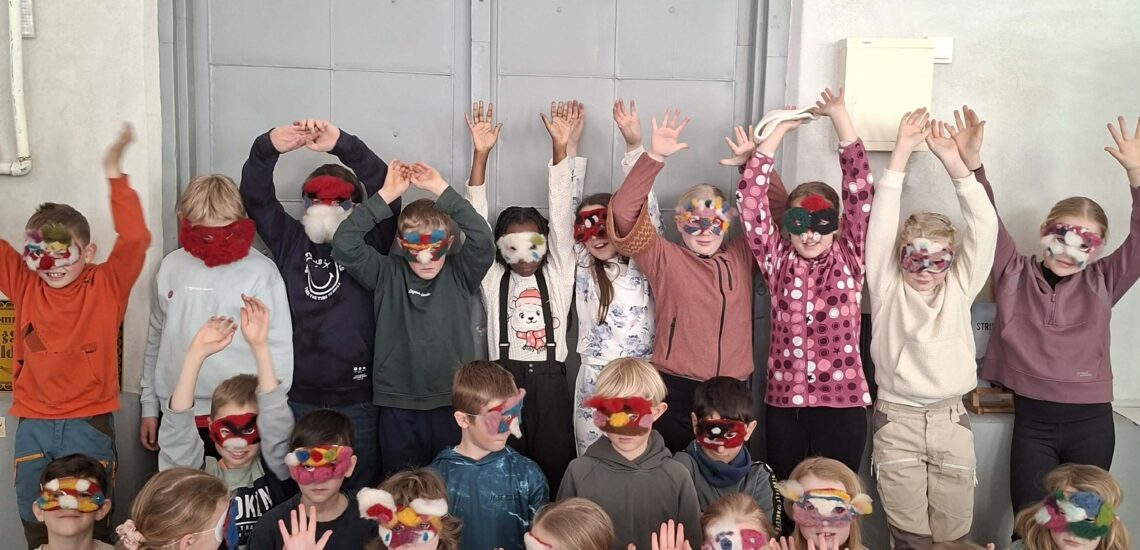 Bilde til Barnas dag på Sjølingstad Uldvarefabrik