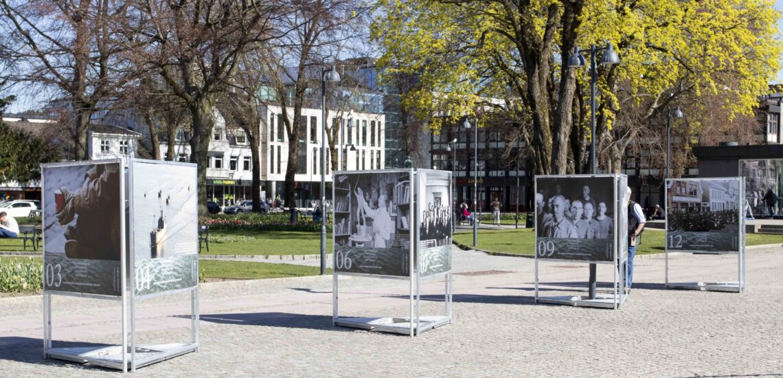 Bilde til Utendørs demokratiutstilling under Demokratiuka 2026