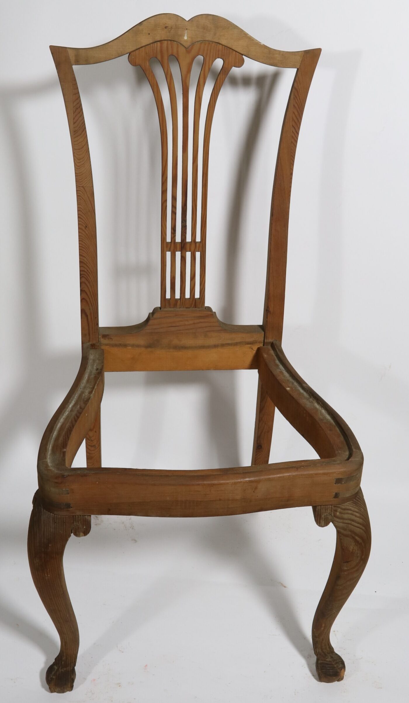 Stol uten sete, laget av tre