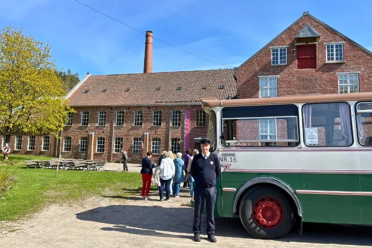 Bilde til Ta veteranbuss fra Ballastbrygga i Mandal til Sjølingstad Uldvarefabrik